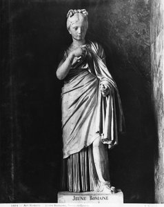 ローマの少女（大理石）